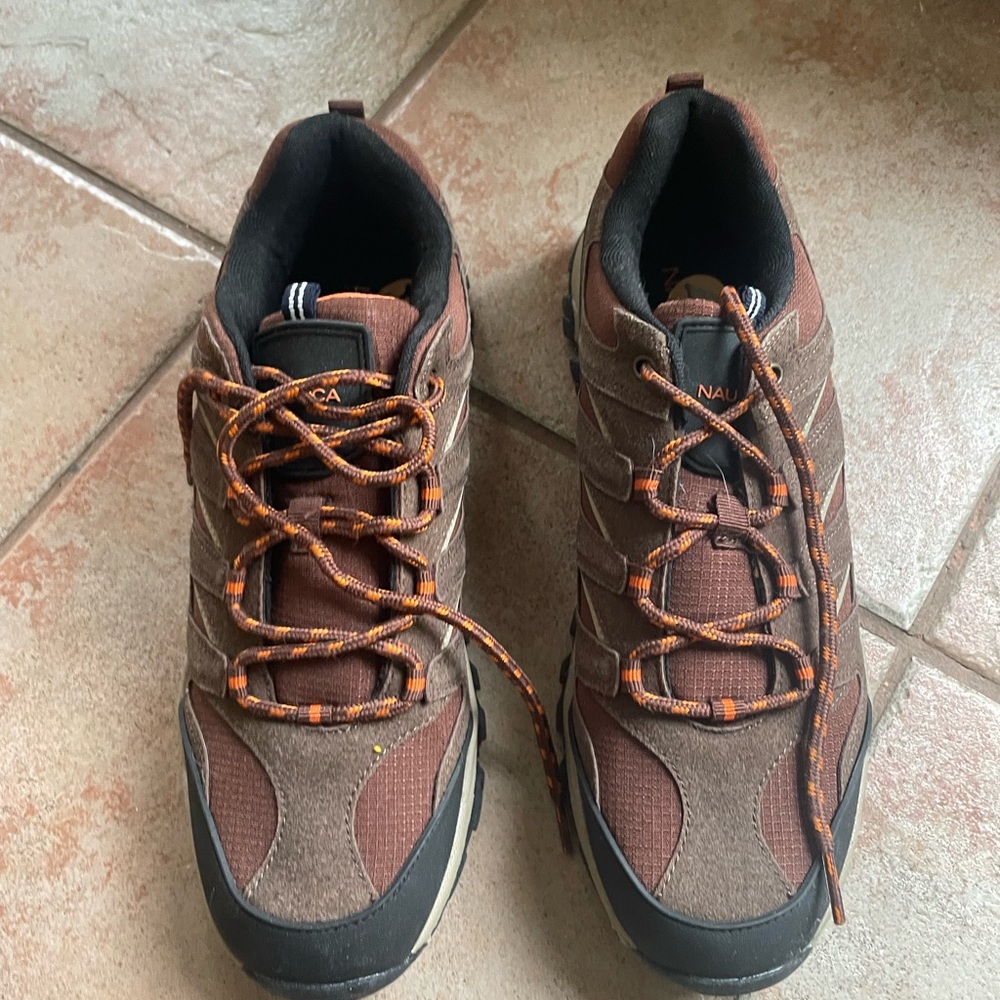 NWT Nautica Men’s “Paxter” low rise hiking shoes. Tan and Russet. Size 11 - Picture 4 of 6
